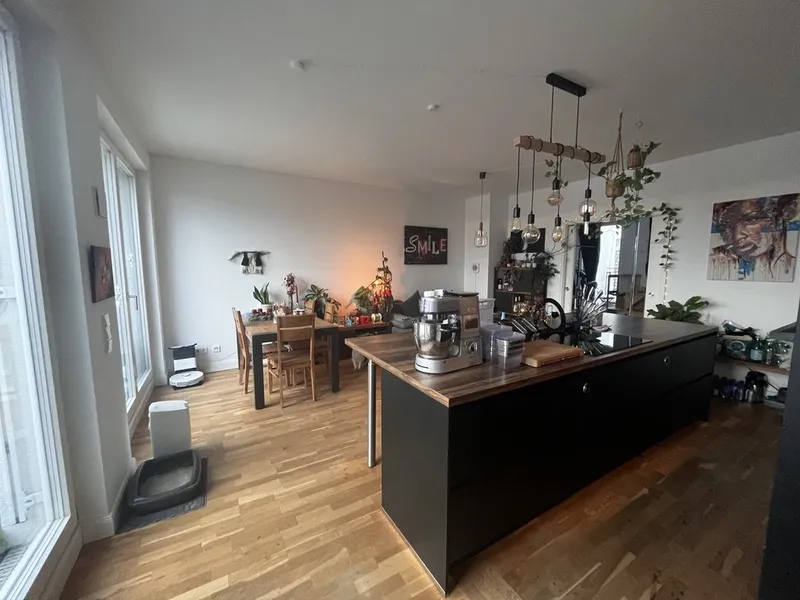 Bright top-floor 3-room apartment with large roof terrace in Berlin-Pankow — photo 1